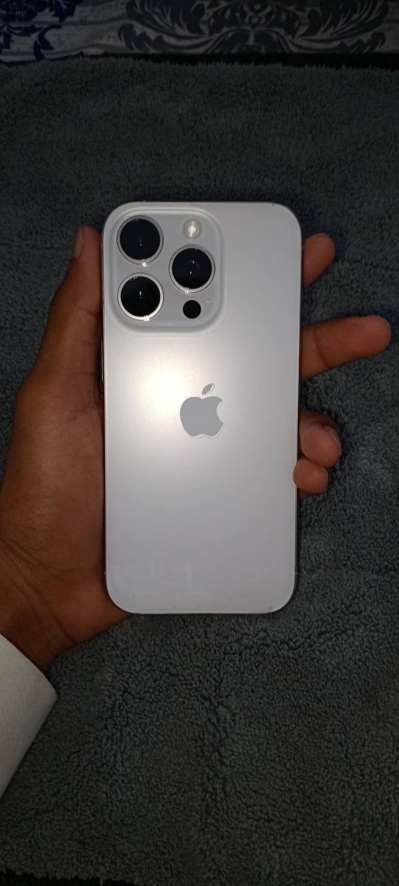 Apple iPhone 16 Pro 1