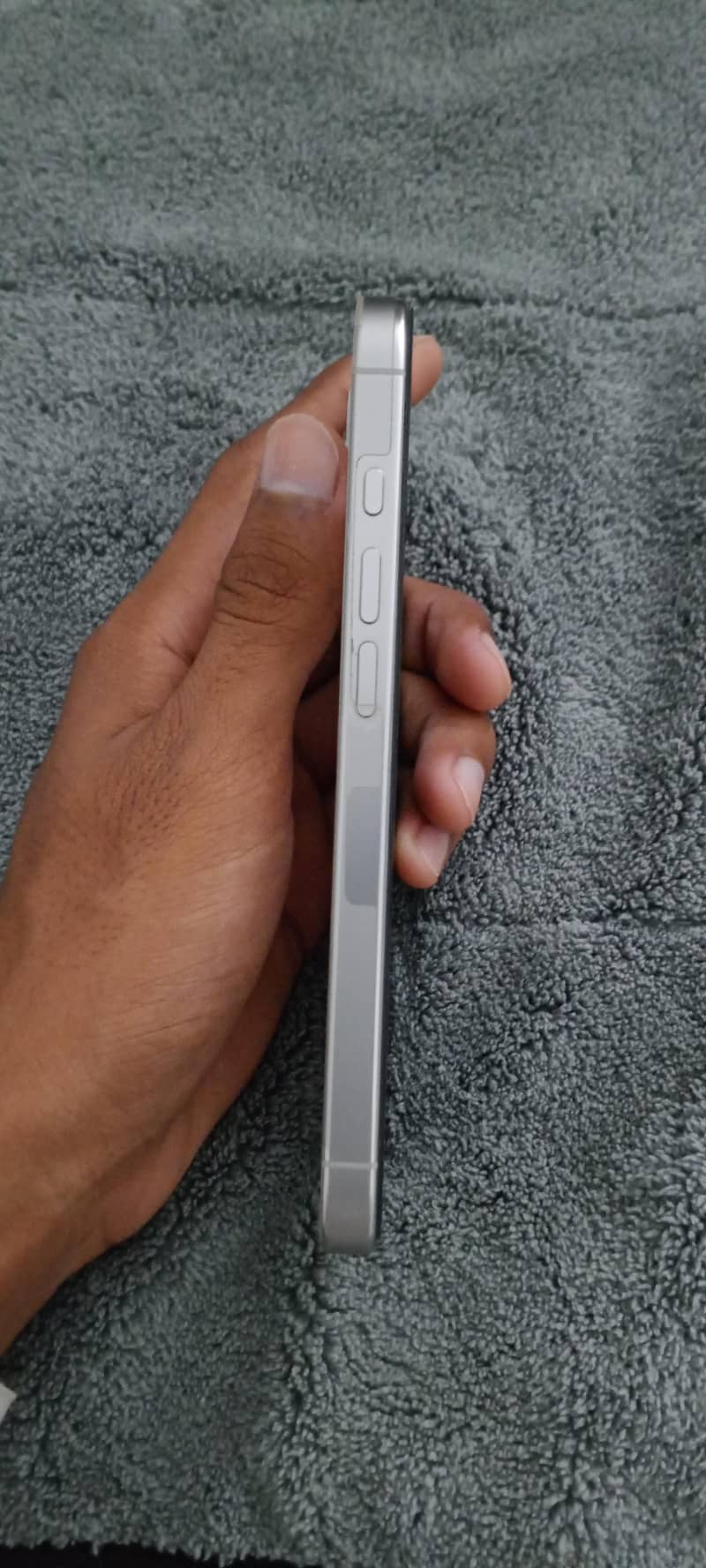 Apple iPhone 16 Pro 2