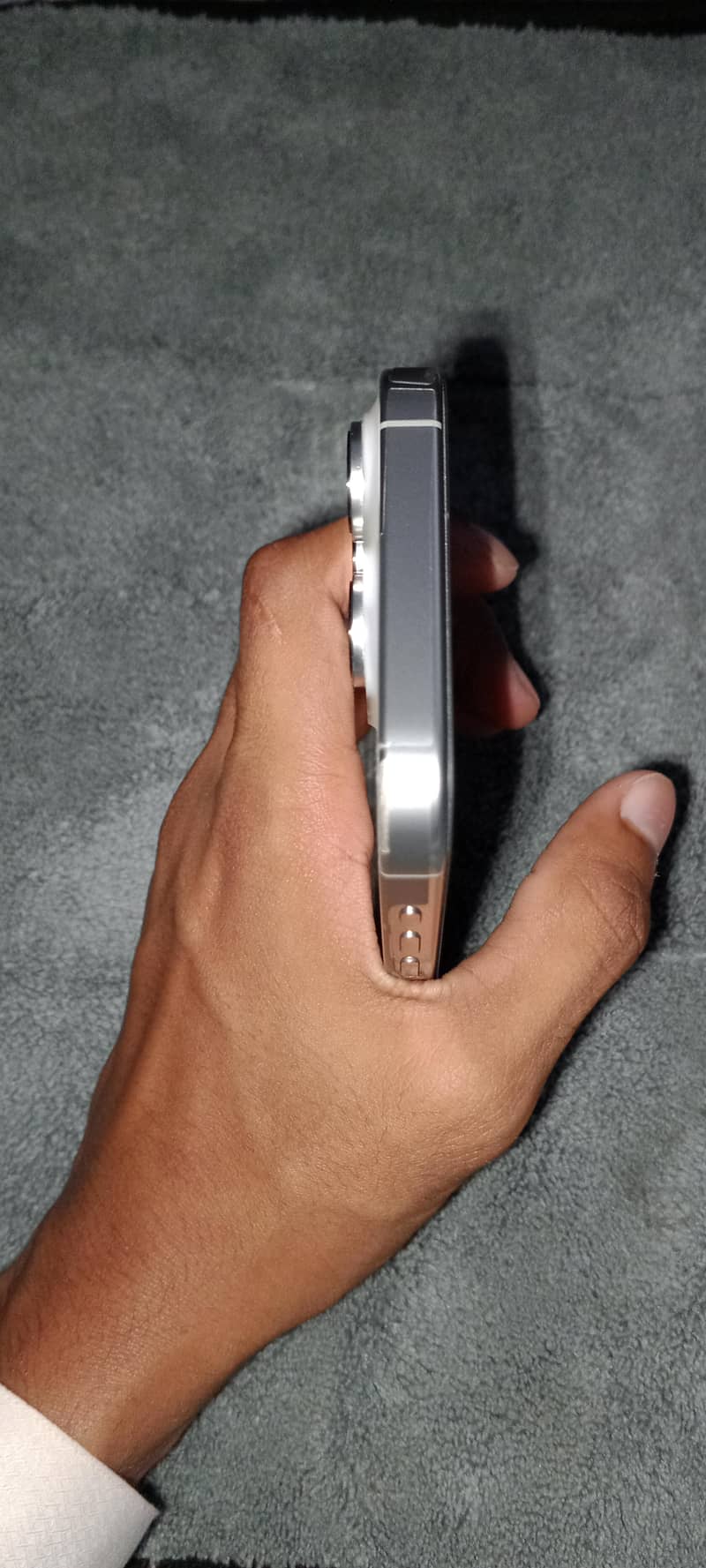 Apple iPhone 16 Pro 3