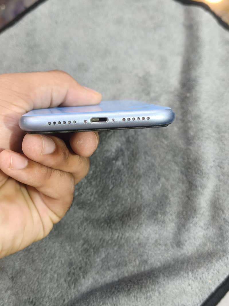Apple iPhone XR 6