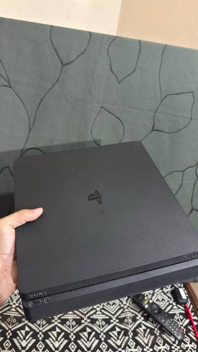 PS4 Slim 500GB | 10/10 Condition | Original Controller + 2 Games