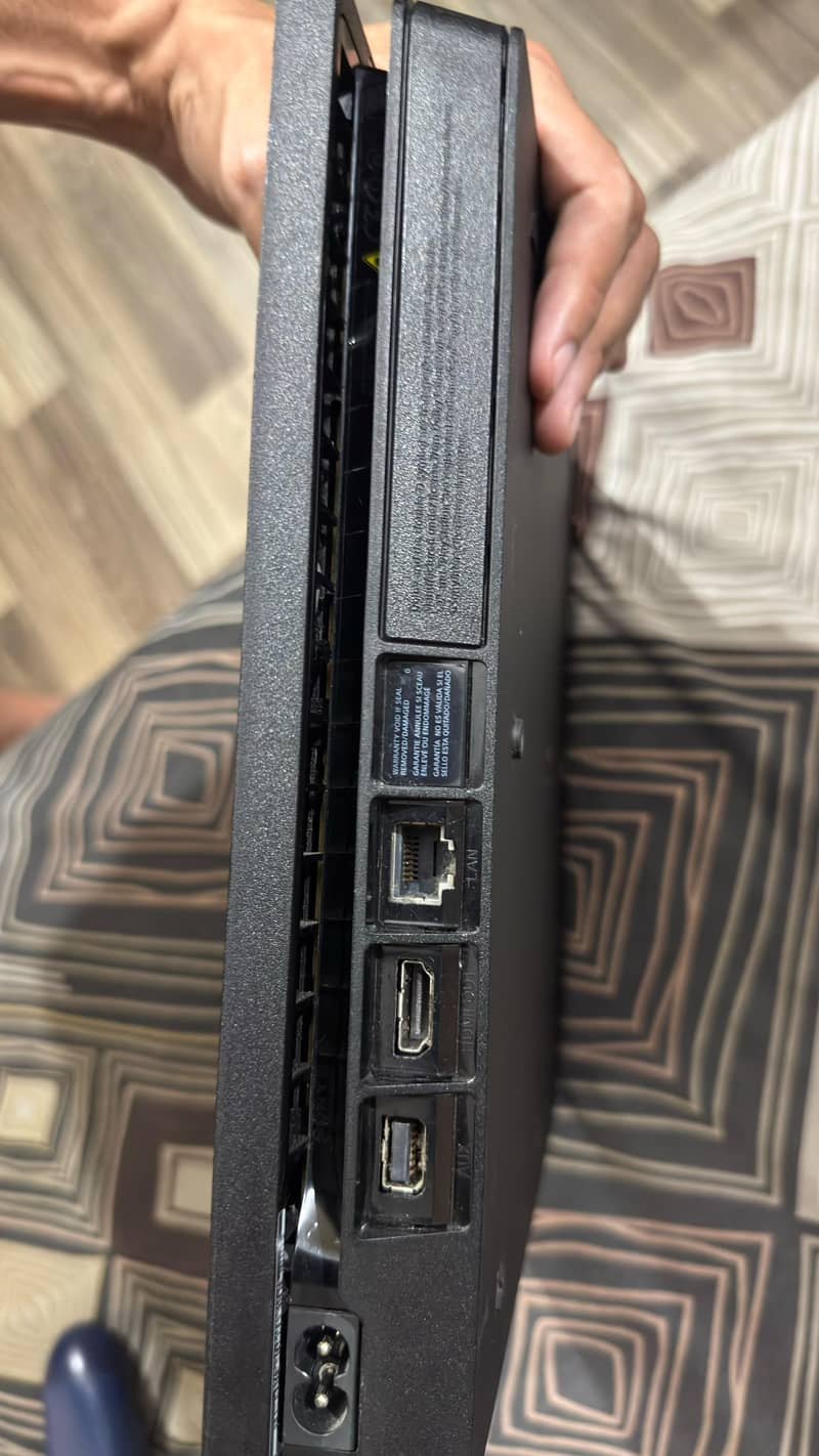 PS4 Slim 500GB | 10/10 Condition | Original Controller + 1 Copy ...