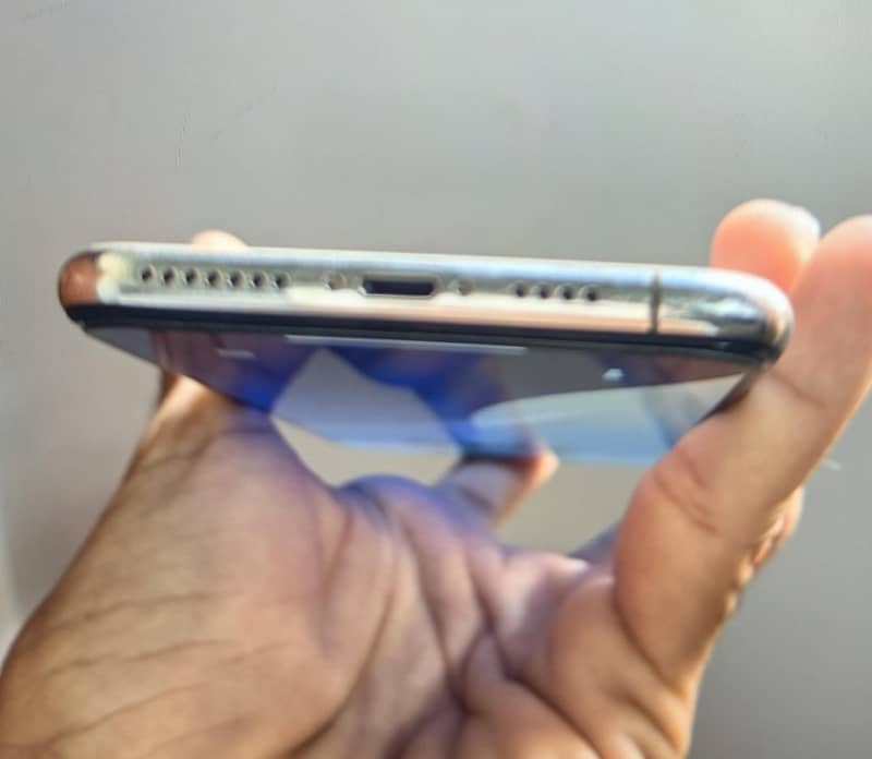 Apple iPhone X 4