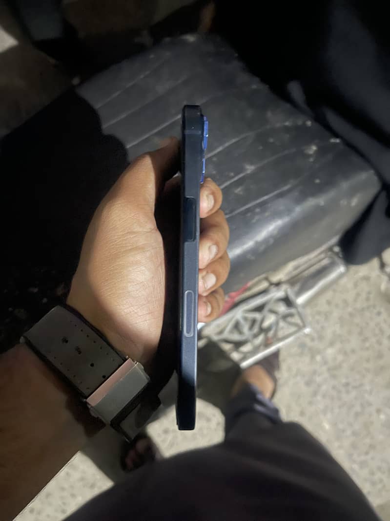 Iphone 13 4