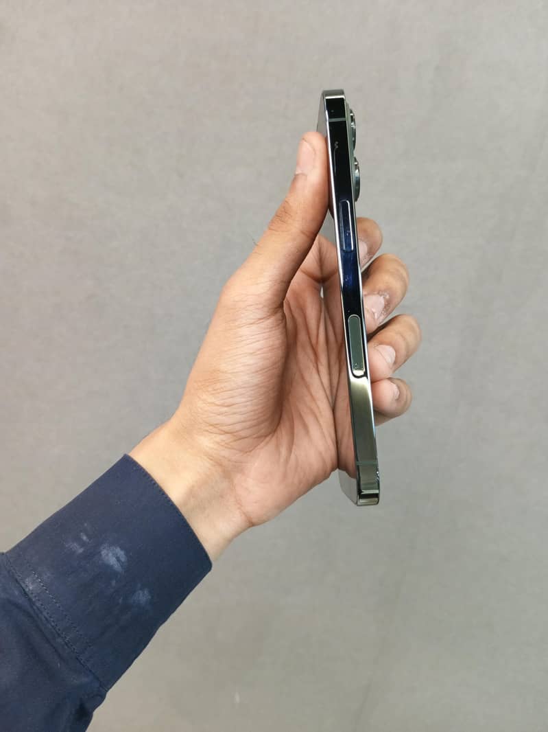 Apple iPhone 13 Pro 2
