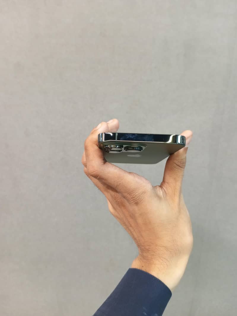 Apple iPhone 13 Pro 4