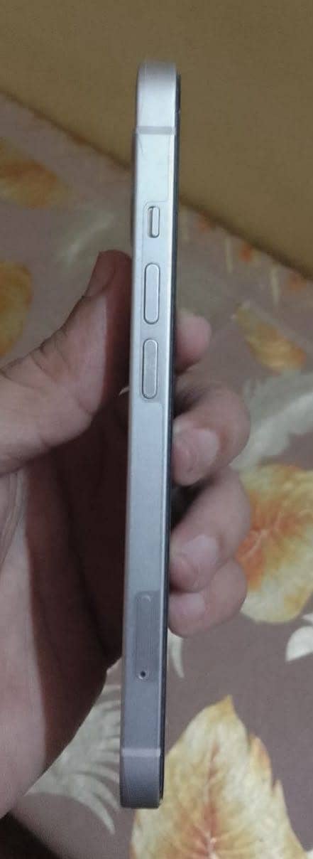 Apple iPhone 13 7