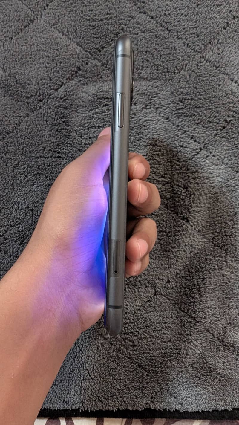 Apple iPhone 11 3