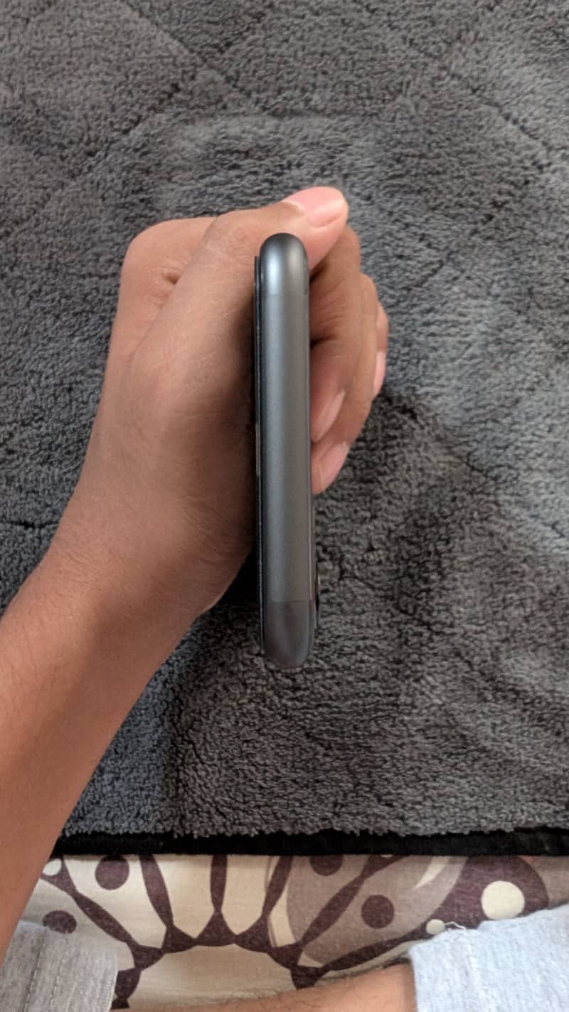 Apple iPhone 11 7