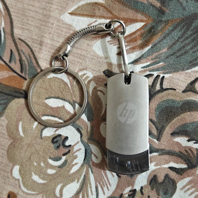 Flash drive (USB 2TB} 4