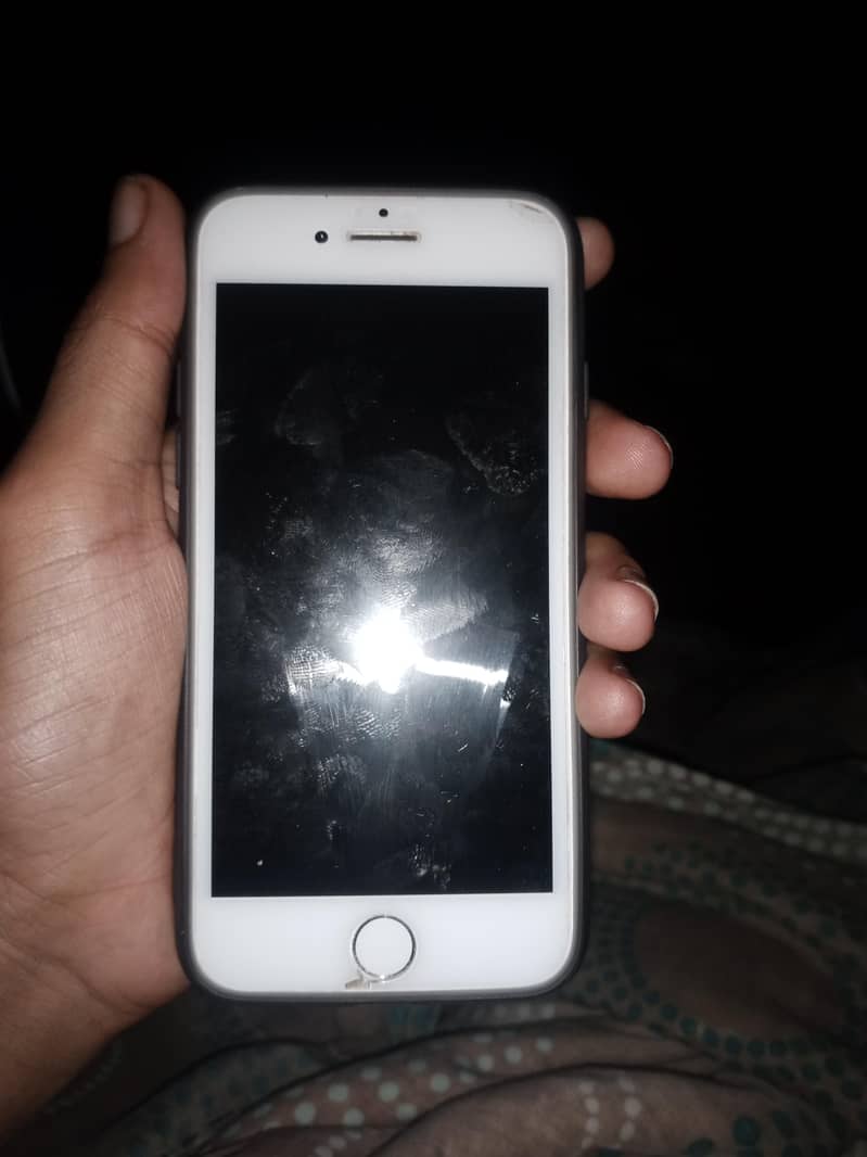 Apple iPhone 7 1