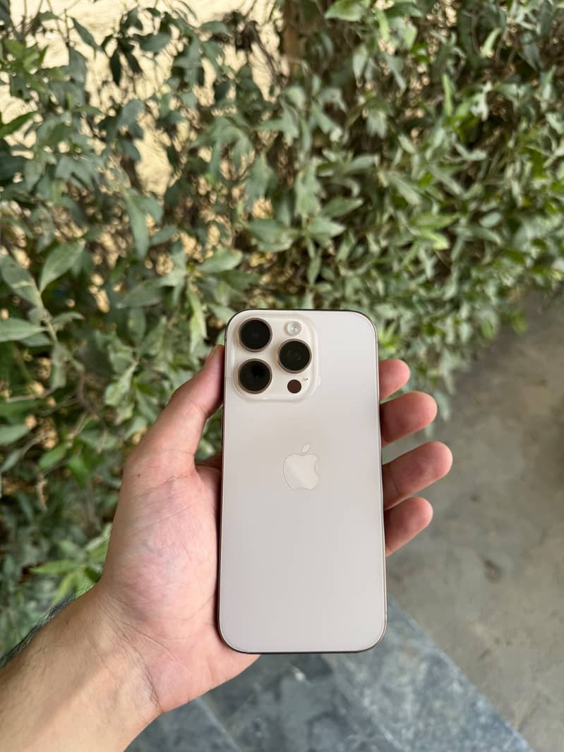 iPhone 16 Pro 0