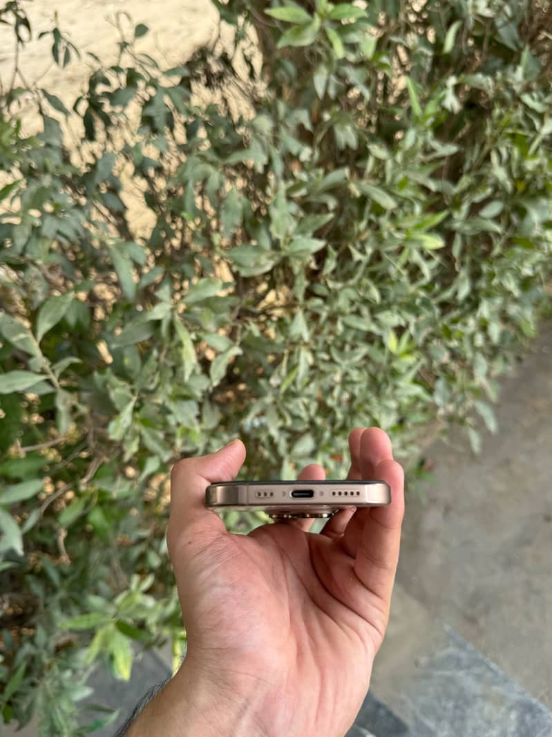 iPhone 16 Pro 1