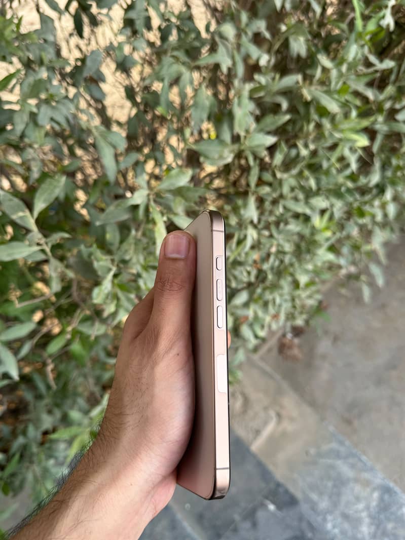 iPhone 16 Pro 3