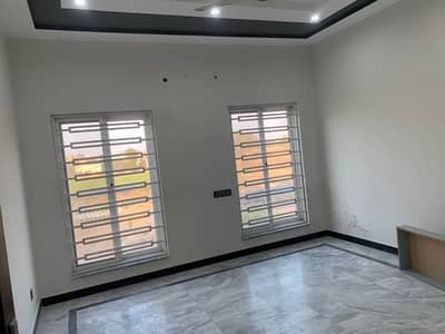 15 MARLA UPPER PORTION AVAILABLE FOR RENT
