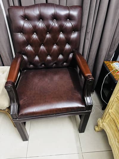 Pair of Stylish Chairs for Sale – Excellent Condition!