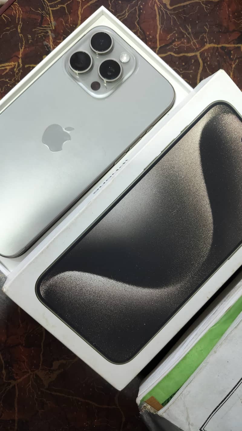 Apple iPhone 15 Pro Max 0