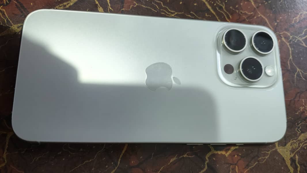 Apple iPhone 15 Pro Max 2