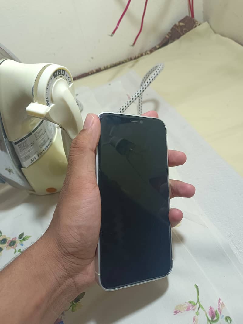 Apple iPhone 11 0