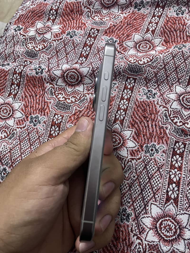 Apple iPhone 15 Pro 0