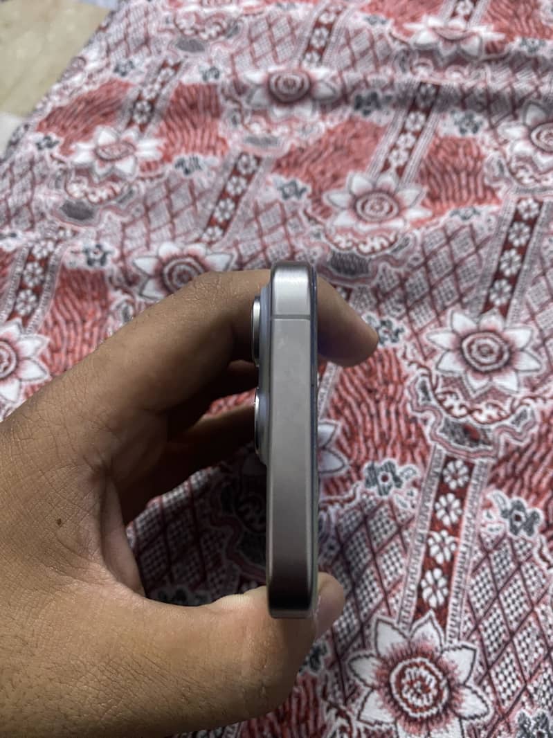 Apple iPhone 15 Pro 2