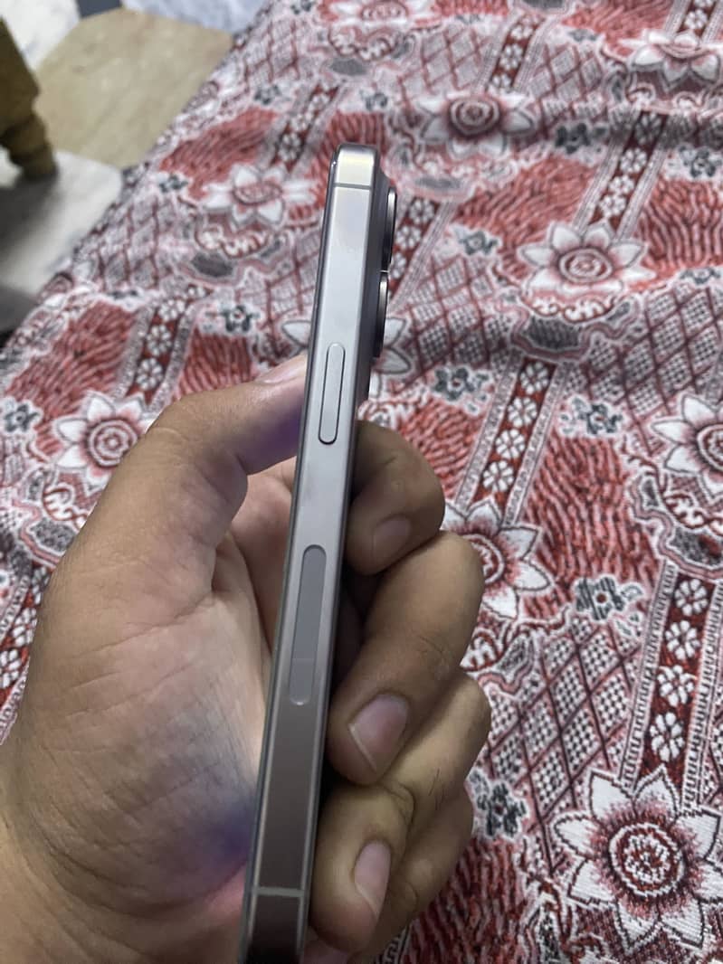 Apple iPhone 15 Pro 3