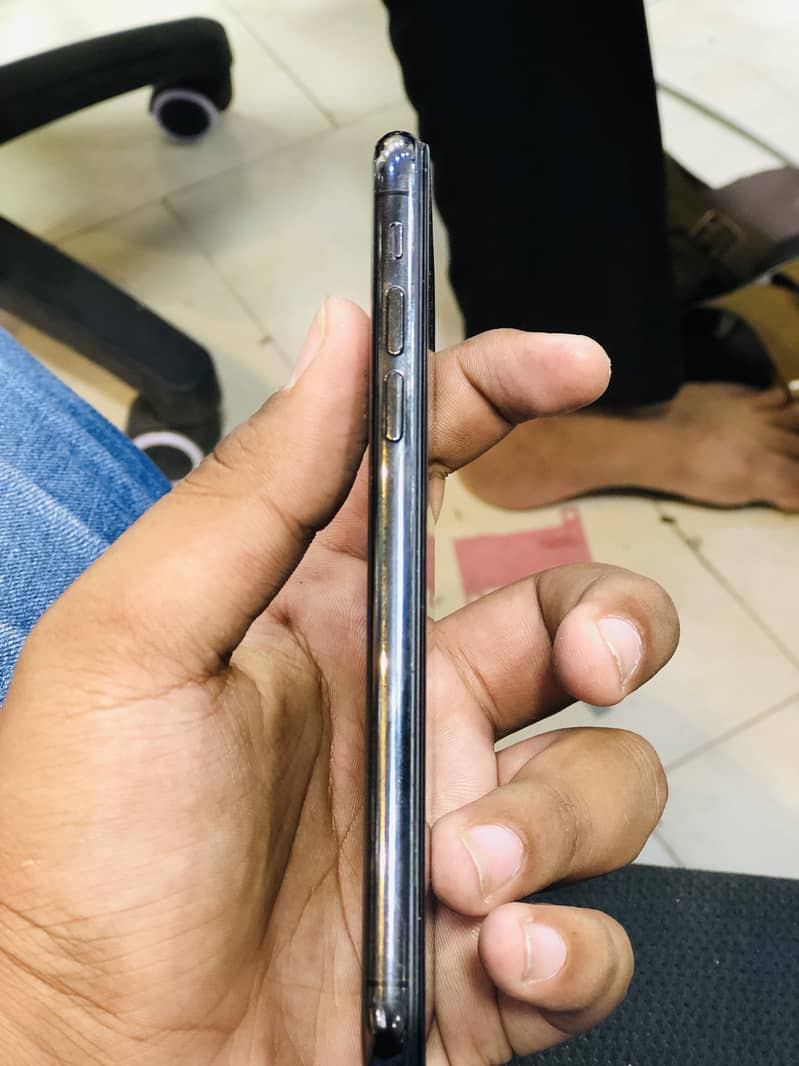 Apple iPhone XS 1