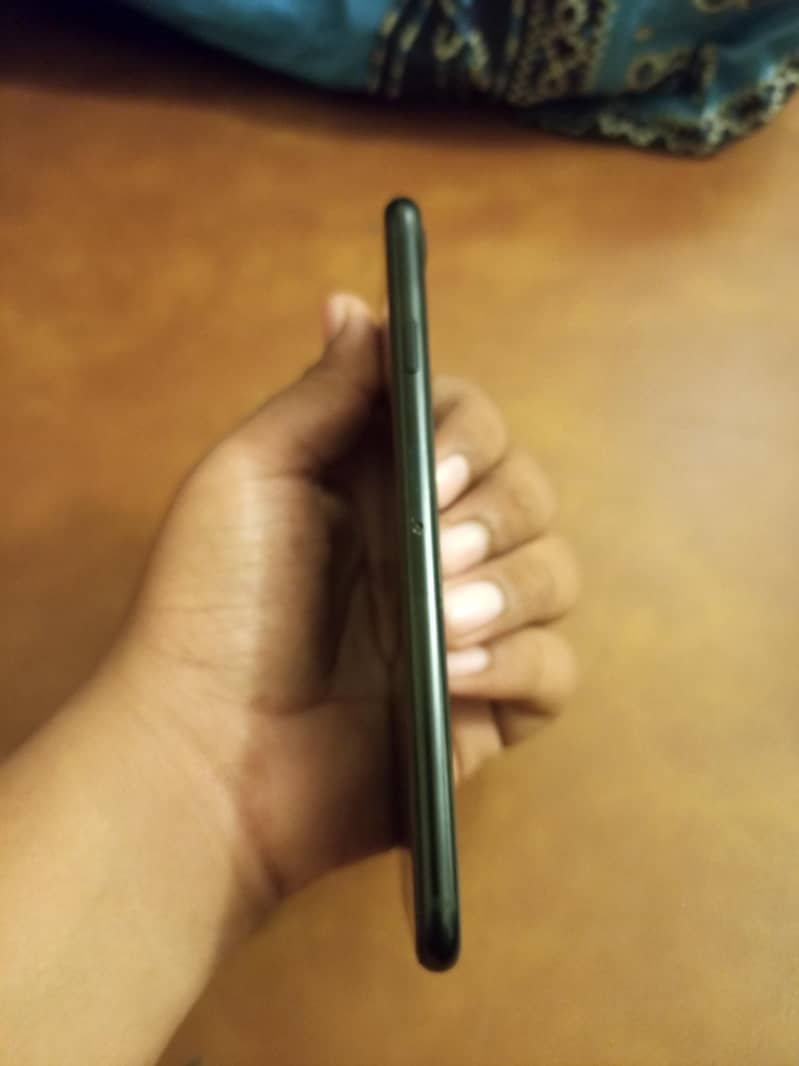 Apple iPhone SE3 4