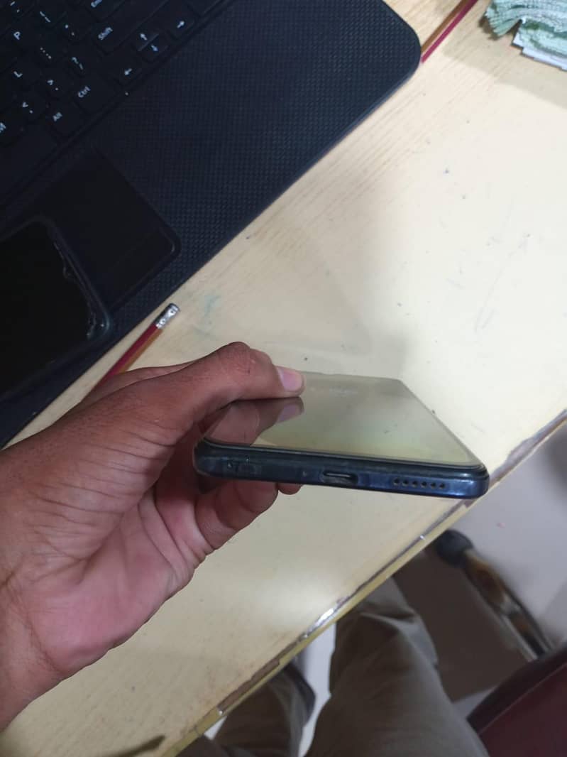 Vivo V21 4