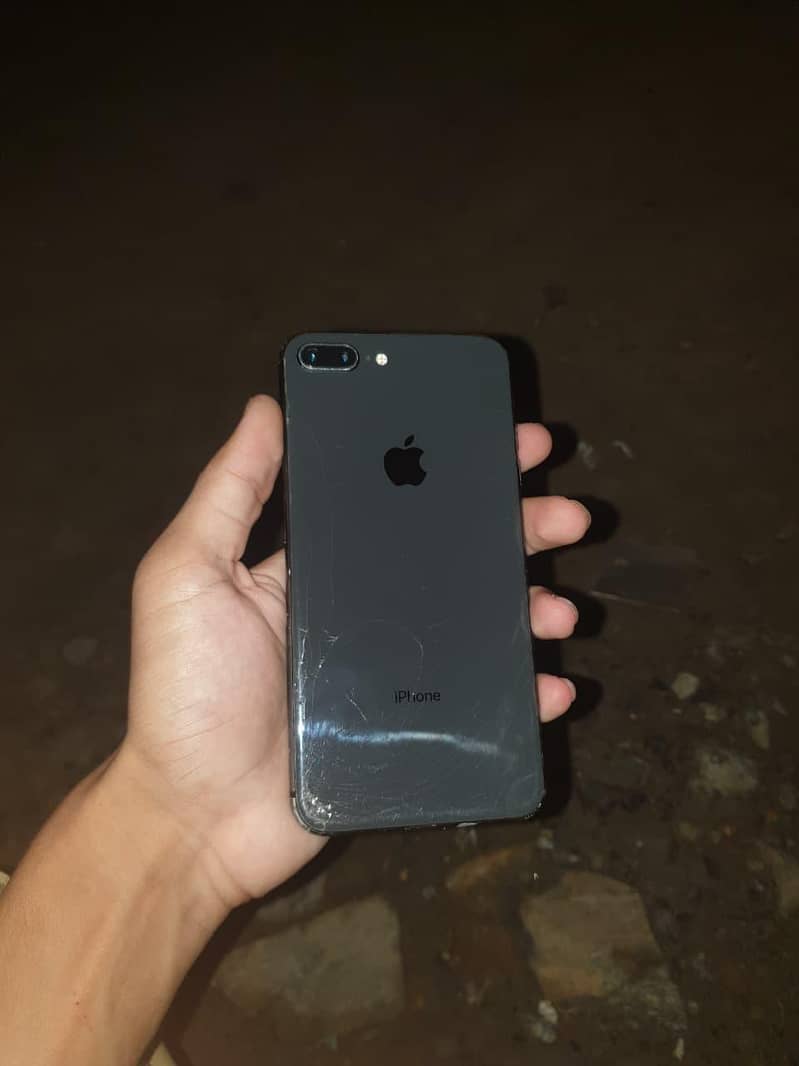 Apple iPhone 8 Plus 1