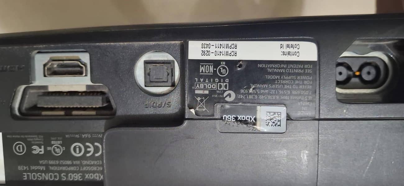 Xbox 360 with 2 wireless consoler 0