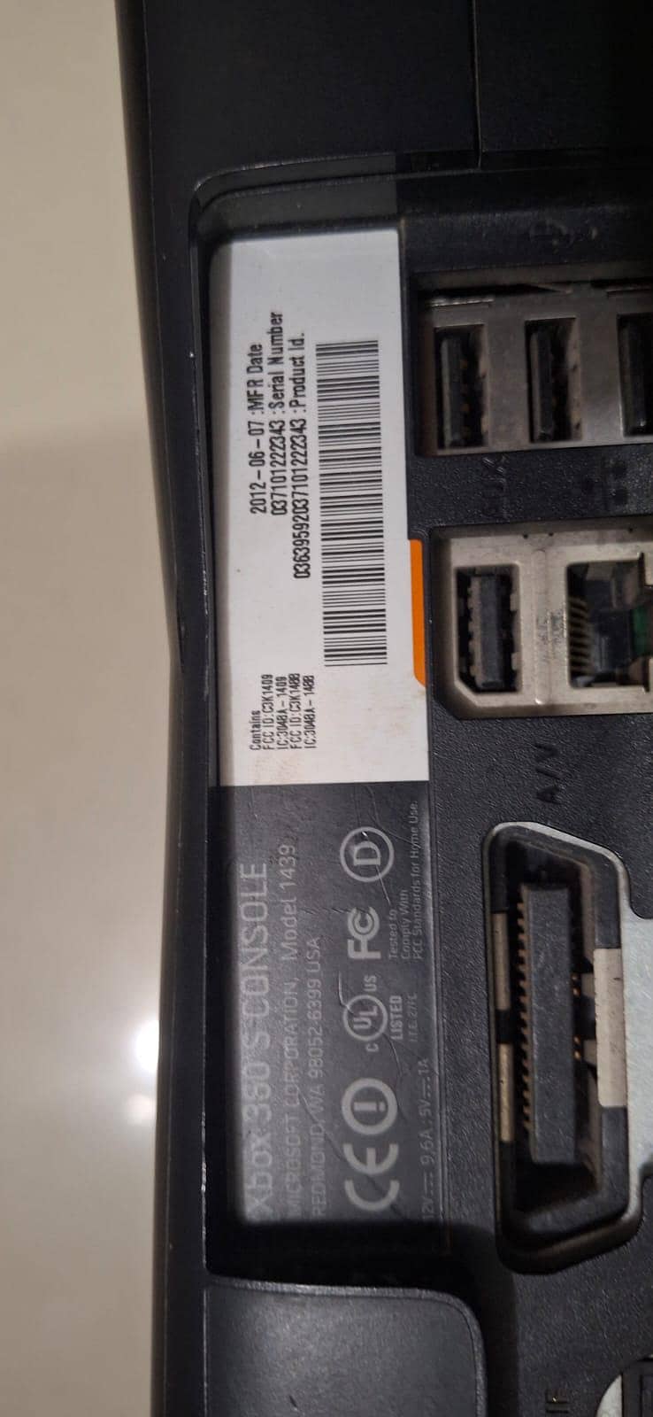 Xbox 360 with 2 wireless consoler 9