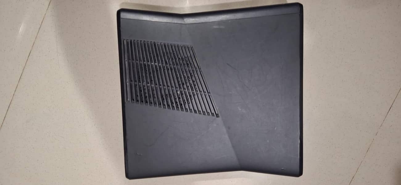 Xbox 360 with 2 wireless consoler 10