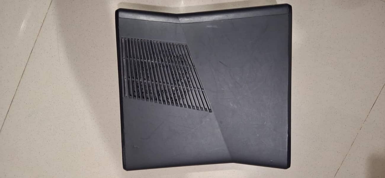 Xbox 360 with 2 wireless consoler 12
