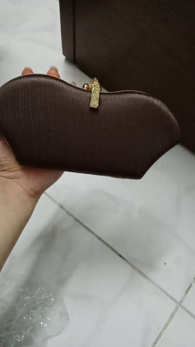 I want to sell this clutch