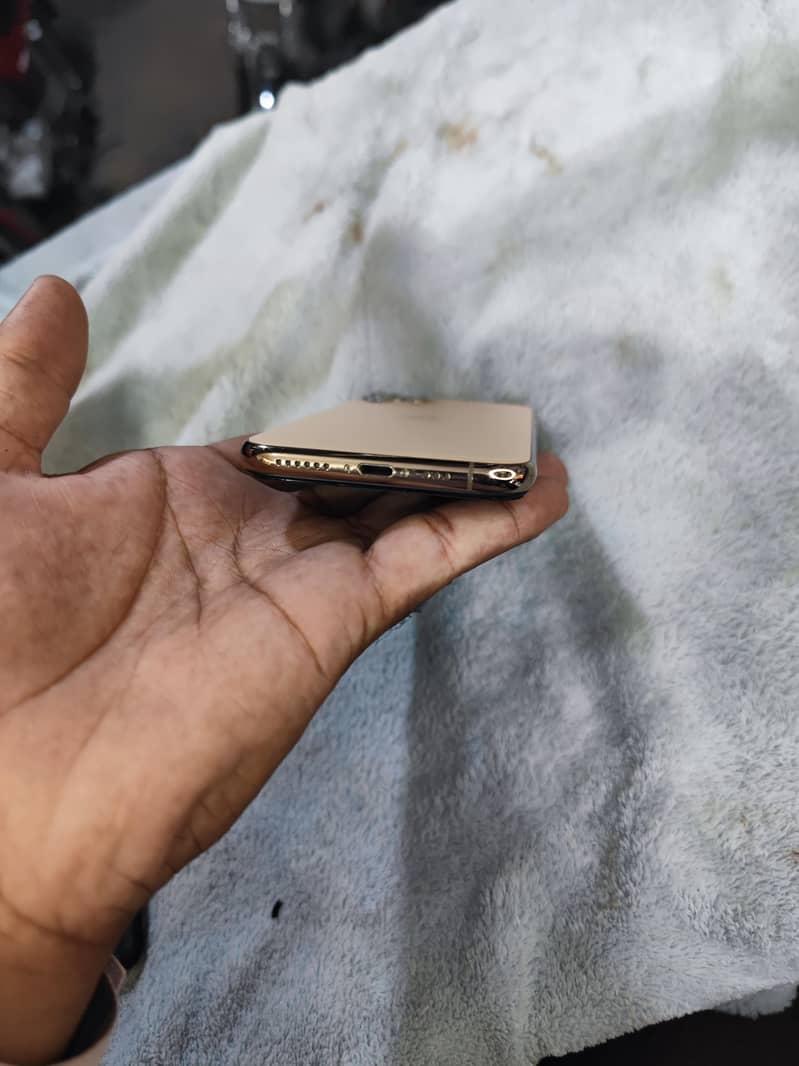 Apple iPhone 11 Pro 2