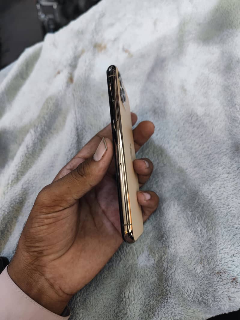 Apple iPhone 11 Pro 3