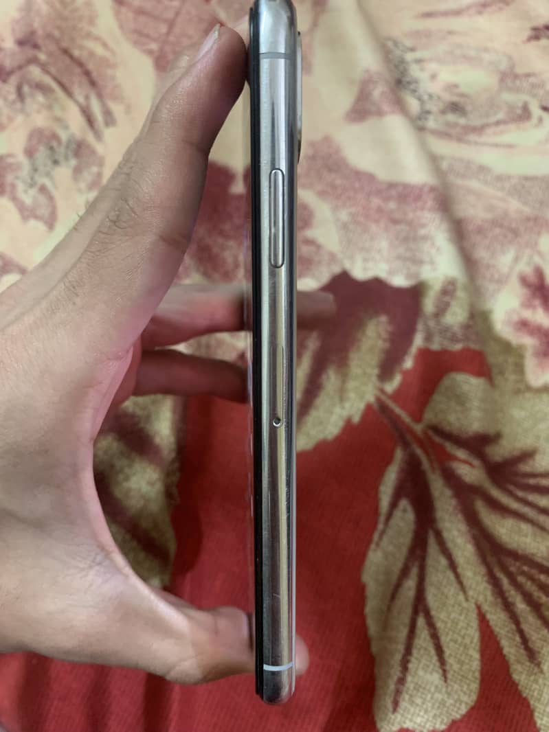 Apple iPhone X 3