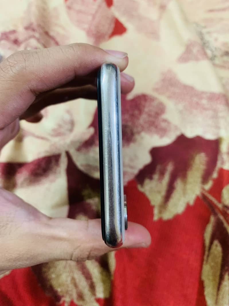 Apple iPhone X 4