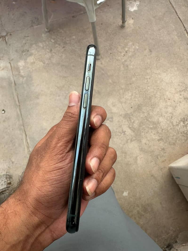 Apple iPhone 11 Pro 2