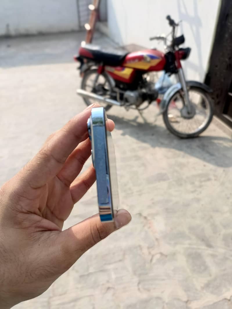 Apple iPhone 13 Pro 1