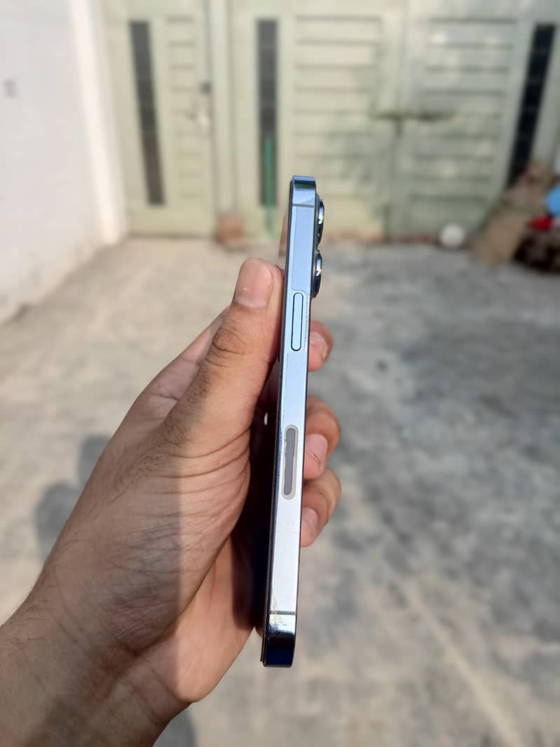 Apple iPhone 13 Pro 3