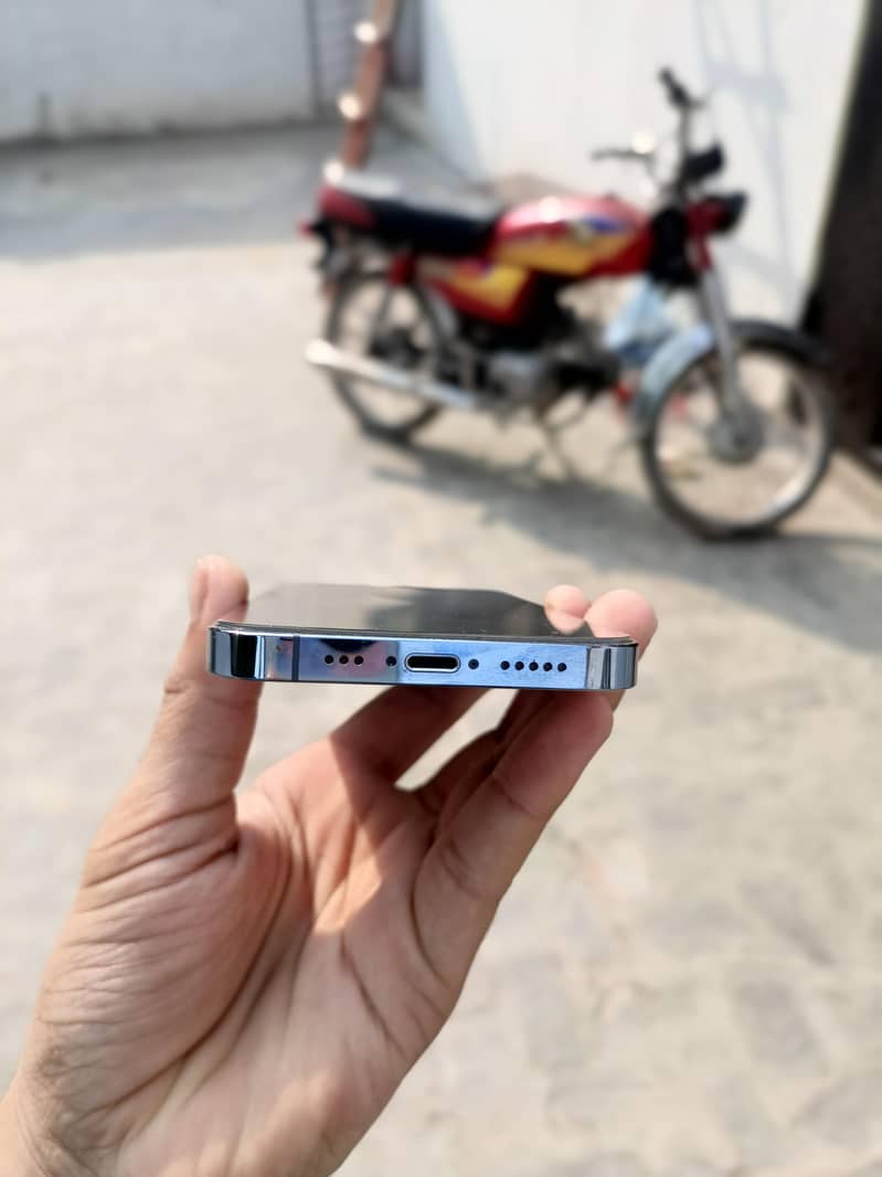 Apple iPhone 13 Pro 4