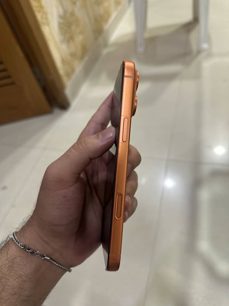Apple iPhone 17 Pro Max 6