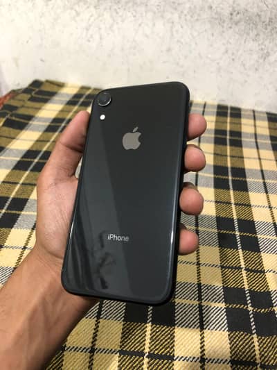 iPhone XR 64GB – Genuine & Waterpack Condition