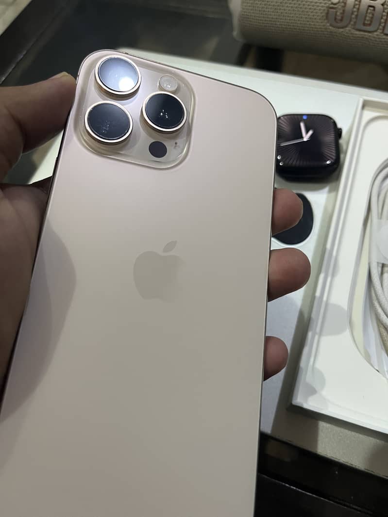 Apple iPhone 16 Pro Max 3