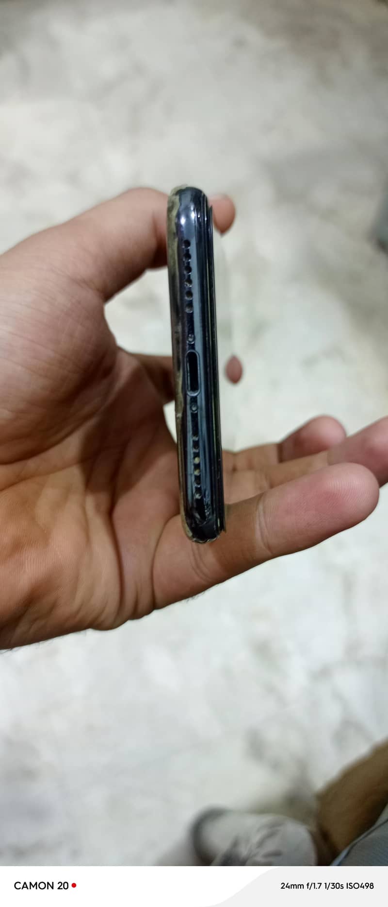 Apple iPhone X 4