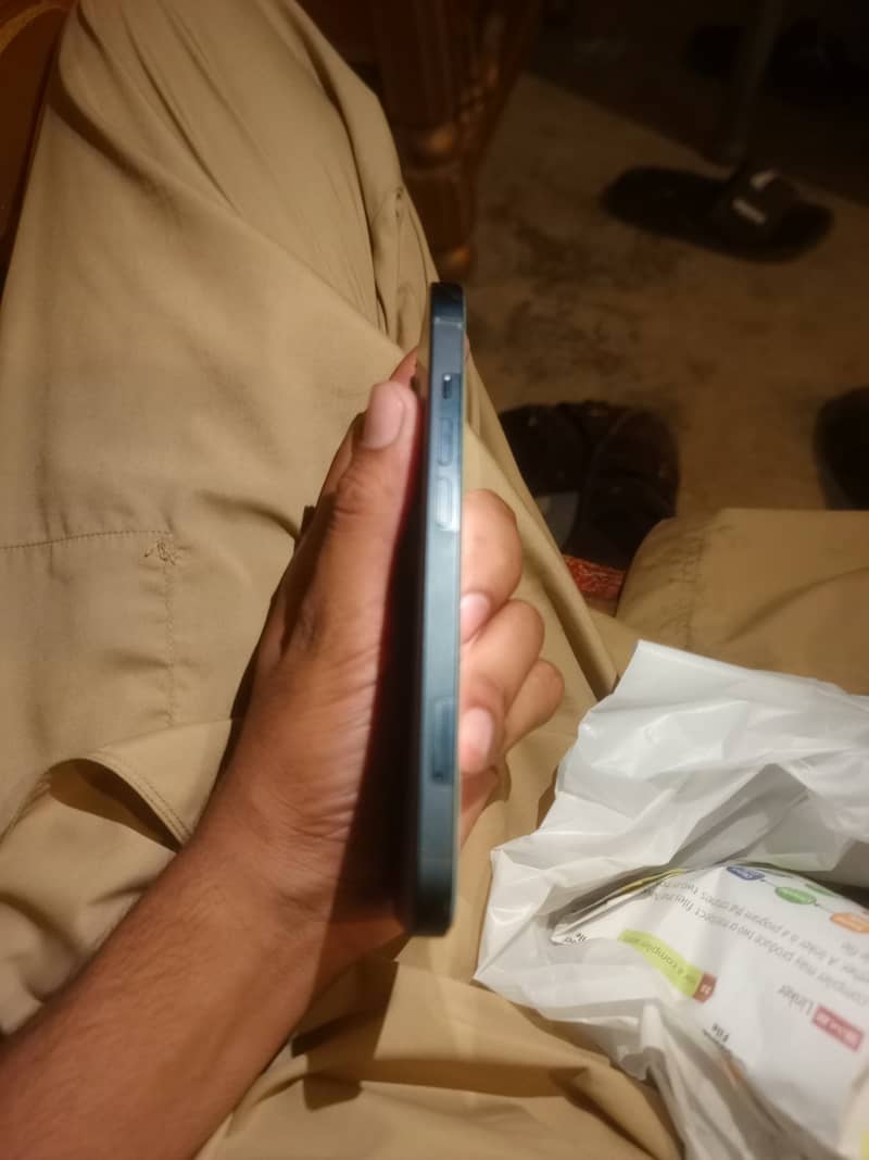 Apple iPhone 13 2