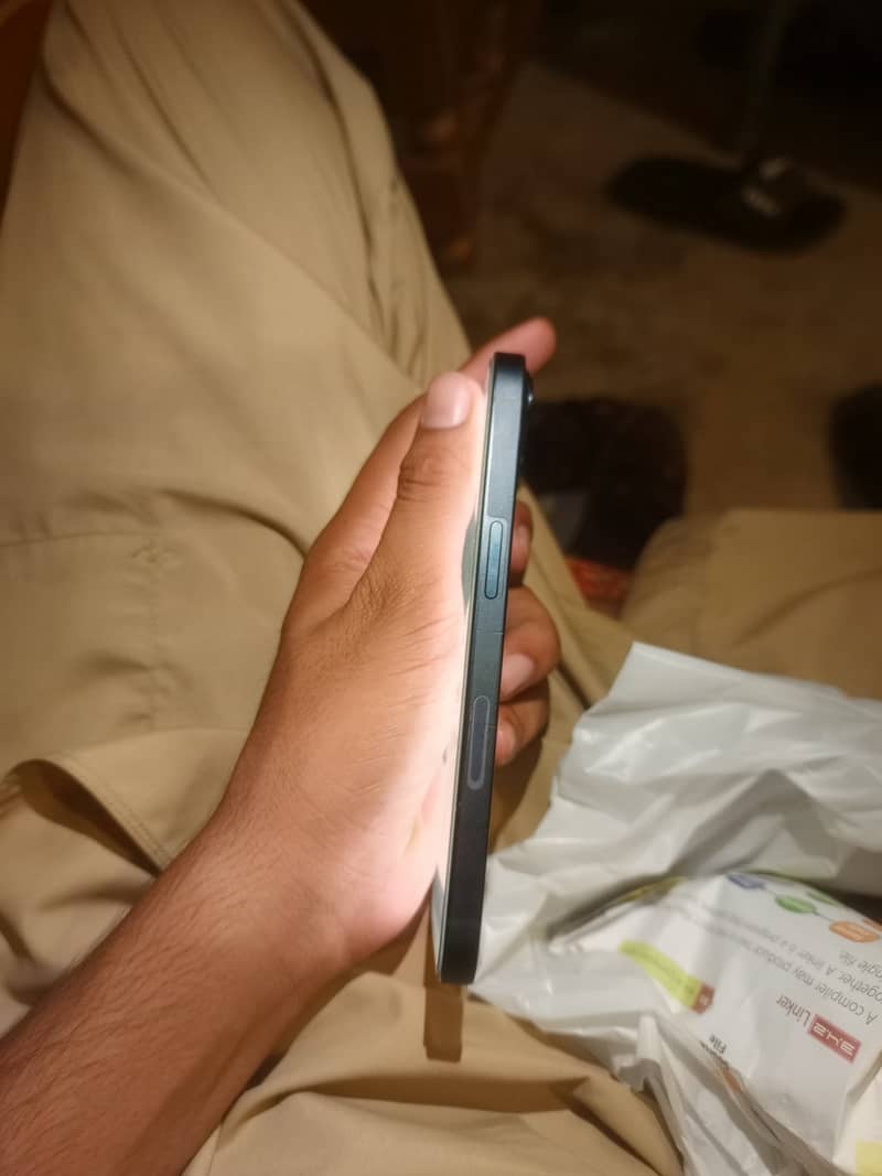 Apple iPhone 13 5