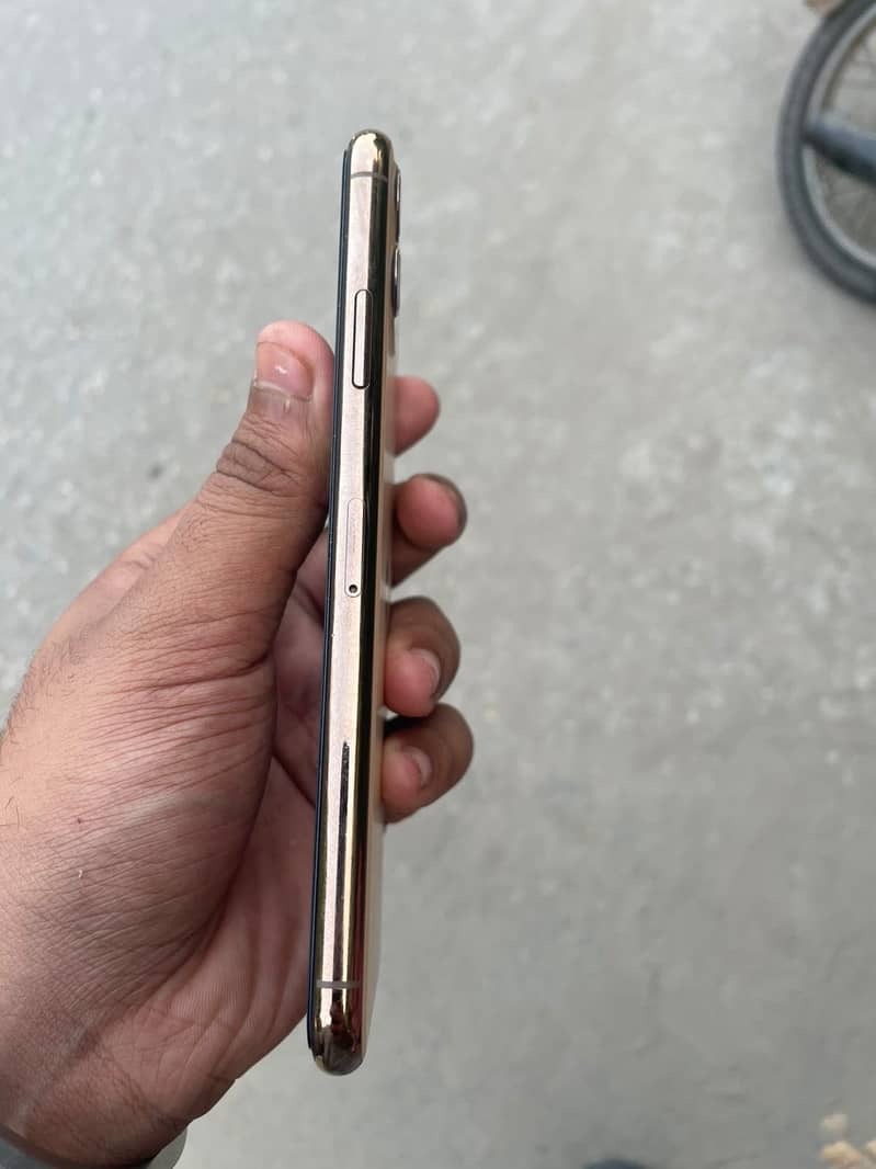 Apple iPhone 11 Pro Max 1